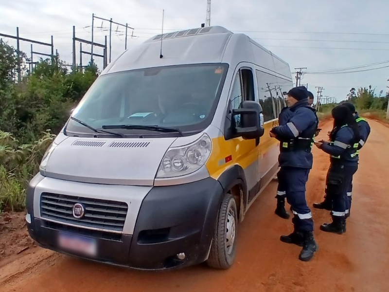 Fiscalização de vans escolares chega à zona rural de Pelotas