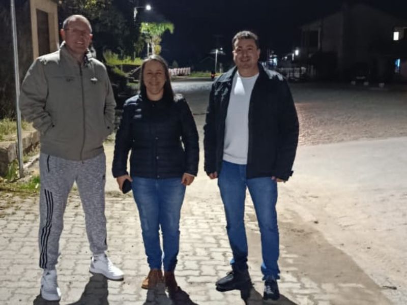 Morro Redondo: Trecho da avenida Jacarandá recebe novas luminárias com recursos de emenda impositiva