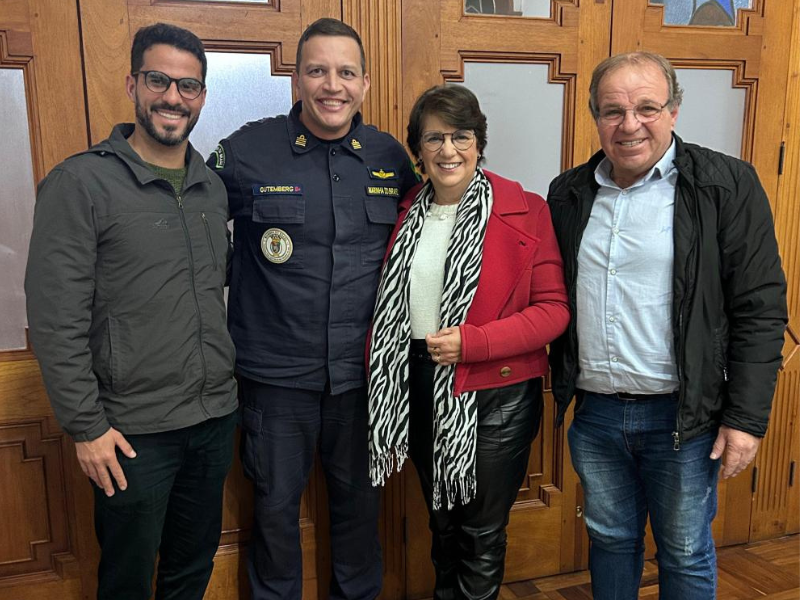 Prefeita de Rio Grande recebe comandante da Capitania dos Portos para anúncio de cursos gratuitos da Marinha