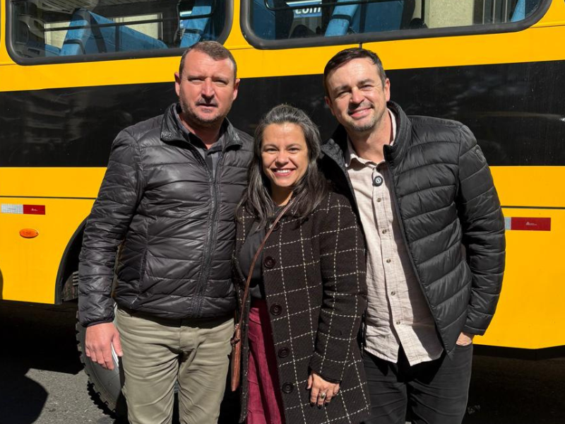 Morro Redondo recebe ônibus escolar do programa Caminho da Escola