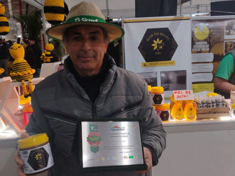 Apicultor jaguarense é premiado durante a Expointer