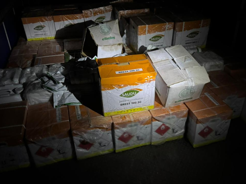 Receita Federal apreende carga de 1,8 mil litros de agrotóxicos contrabandeados em Jaguarão