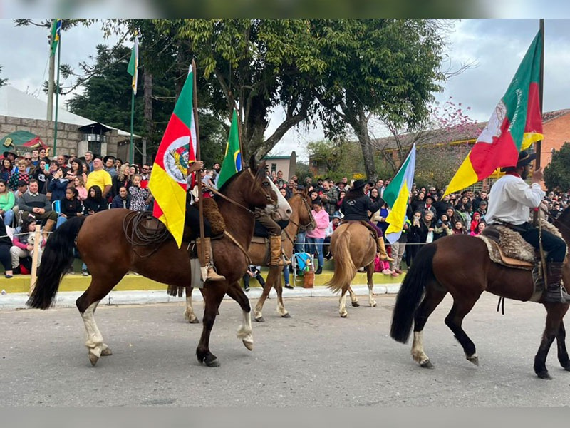 Desfile e shows na praça são as atrações em Capão do Leão