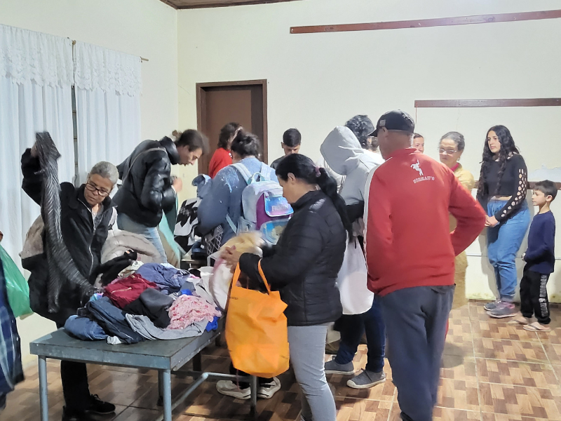 Rotary Club de Jaguarão distribui refeições e roupas no bairro Bela Vista