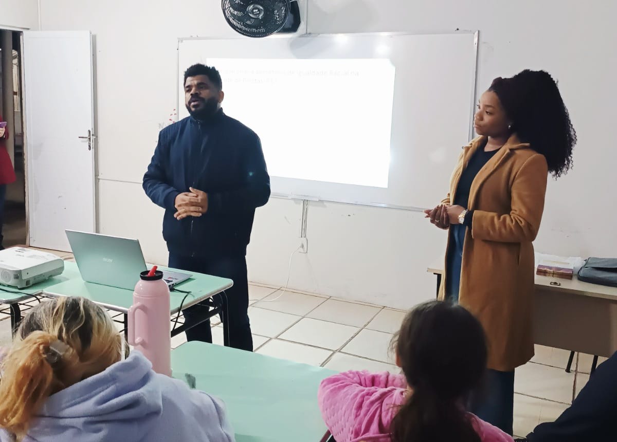 Secretaria de Igualdade Racial discute racismo e educação antirracista na EMEF Ferreira Vianna