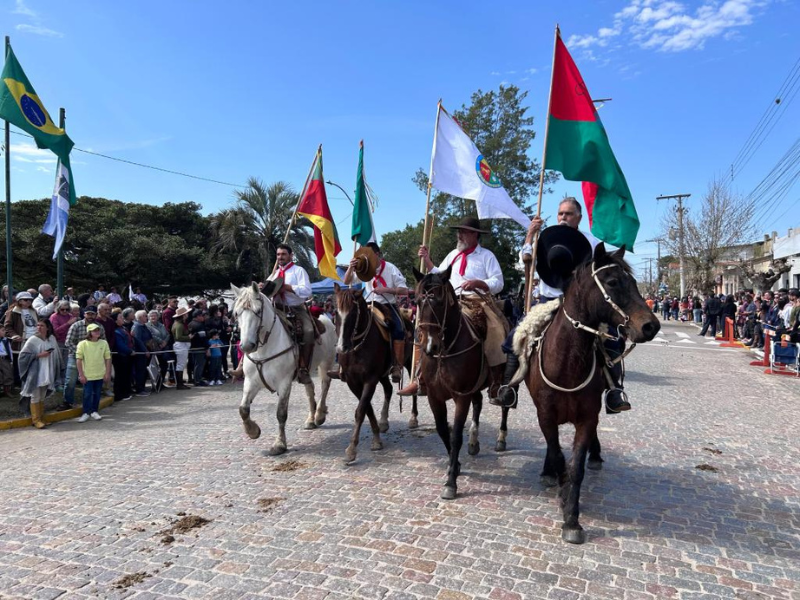 Desfile Farroupilha altera trânsito e transporte coletivo no Centro do Rio Grande neste sábado