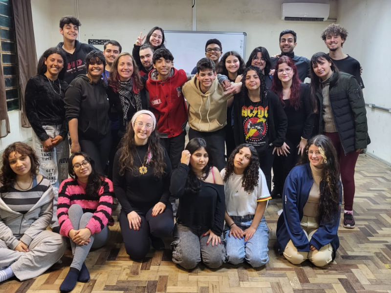 Oficinas de teatro mudam a vida de adolescentes jaguarenses