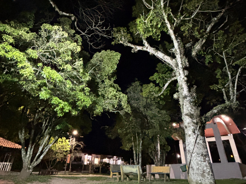 Praça 12 de Maio recebe nova iluminação em Morro Redondo