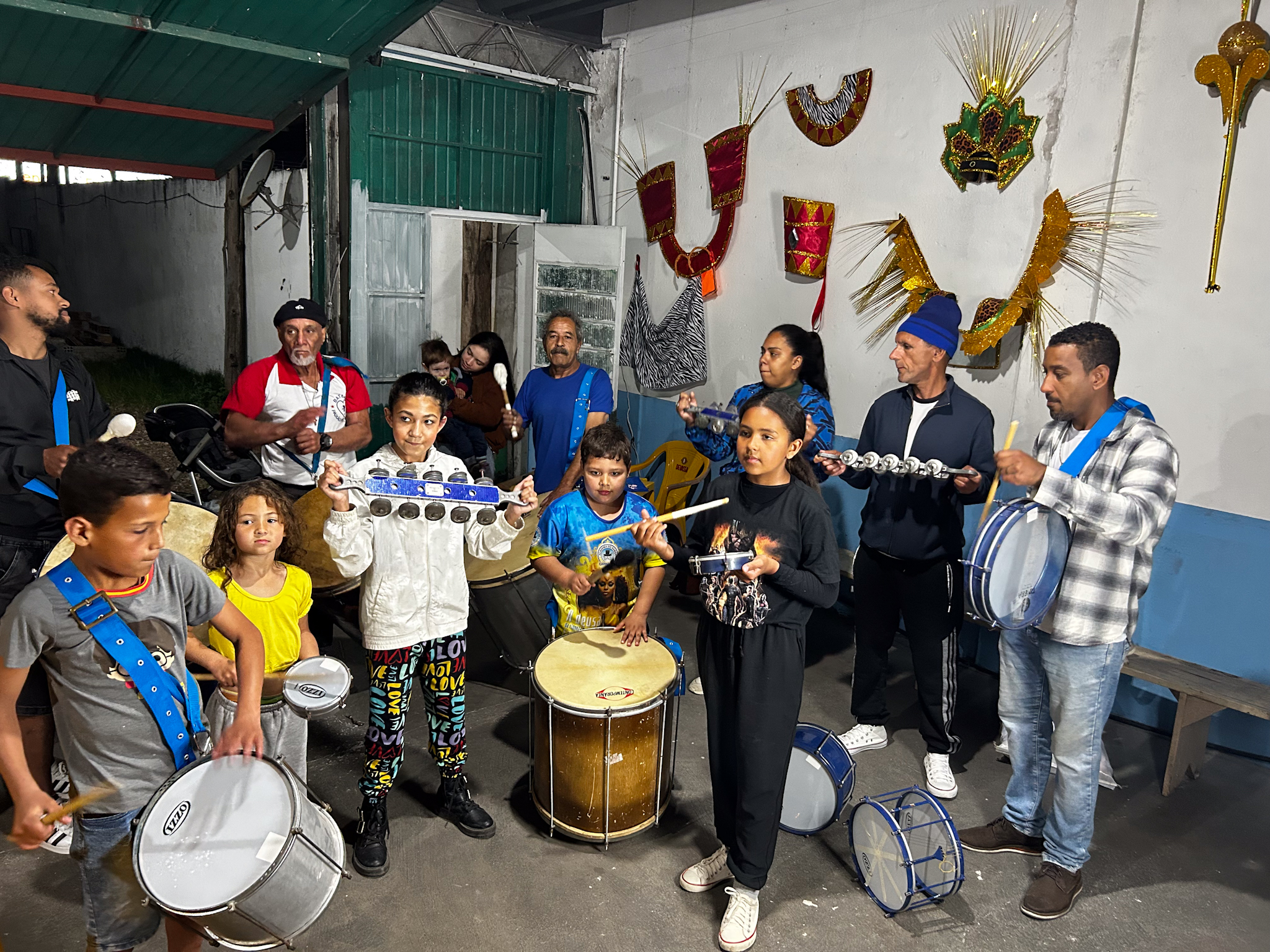 Academia do Samba inicia oficinas de percussão com casa cheia