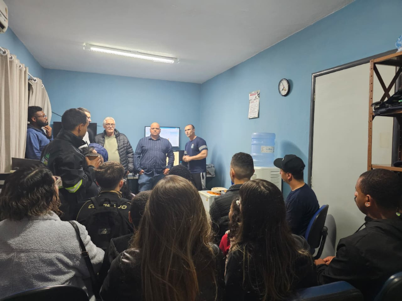 STT presta informações sobre transporte coletivo a alunos do Sest Senat em Pelotas