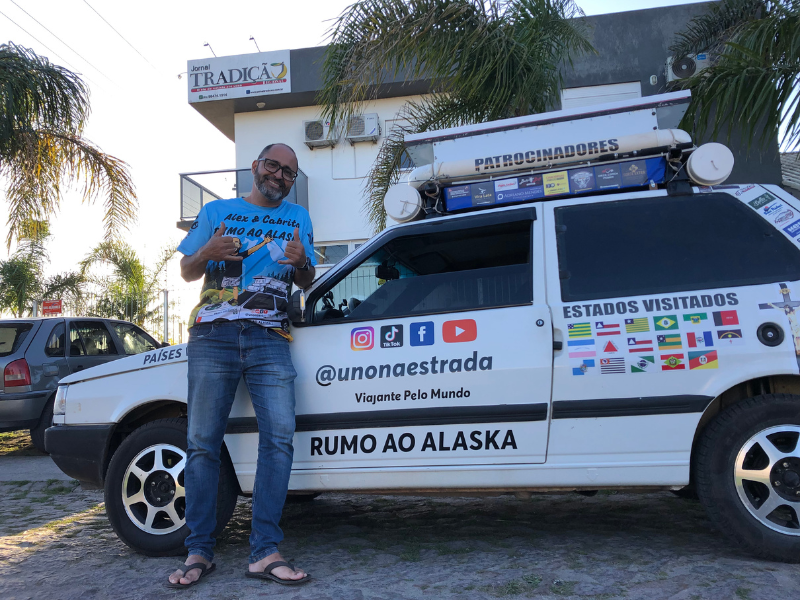 Viajante inicia jornada rumo ao Alasca com seu Fiat Uno