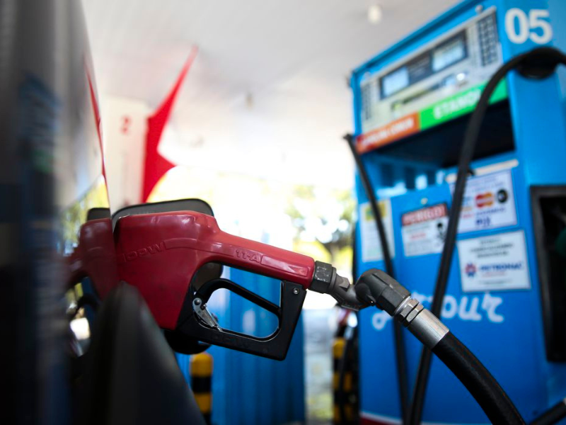 Concorrência do etanol e subvenção fazem preço da gasolina cair