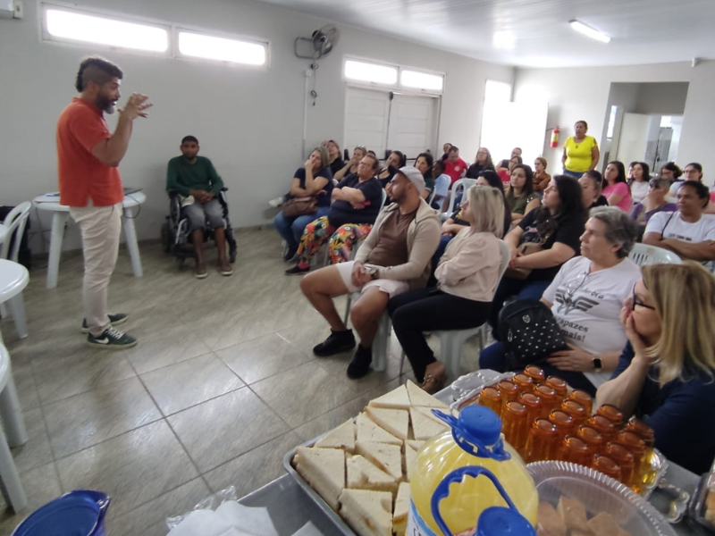 Apae promove palestra sobre diagnóstico e sensibilidade sensorial para famílias assistidas em Arroio Grande
