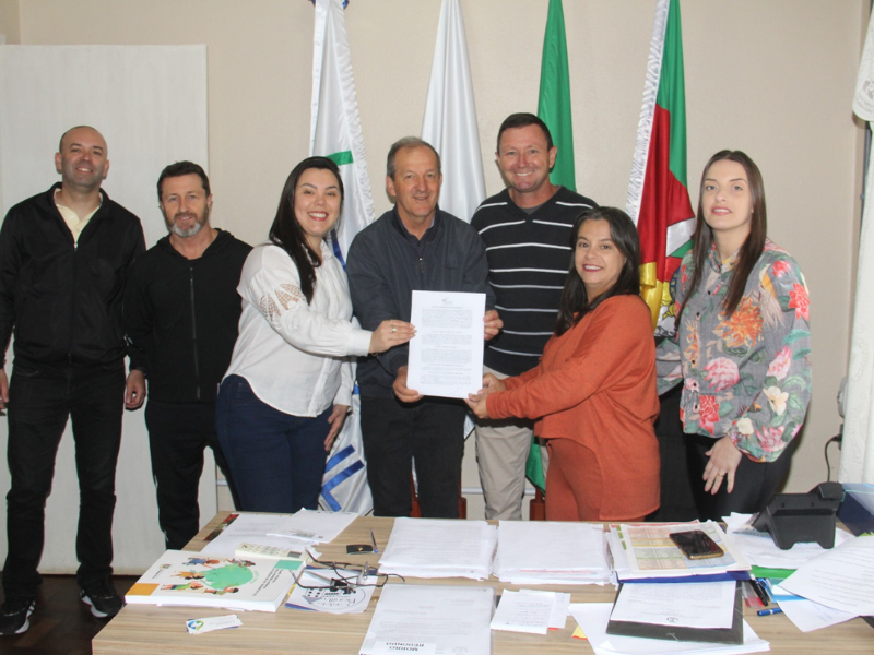 Prefeitura de Morro Redondo firma convênio com o IPE Saúde no Dia do Servidor Público