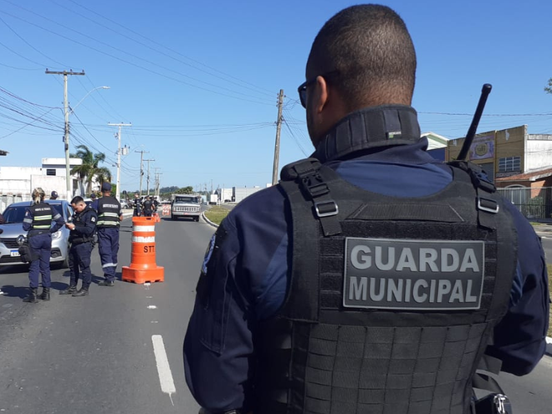 STT e GM realizam blitz de fiscalização na avenida Francisco Caruccio