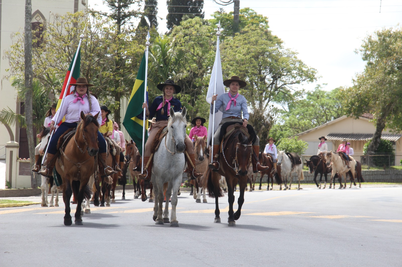 1ª Cavalgada das Mulheres alusiva ao Outubro Rosa é realizada em Morro Redondo