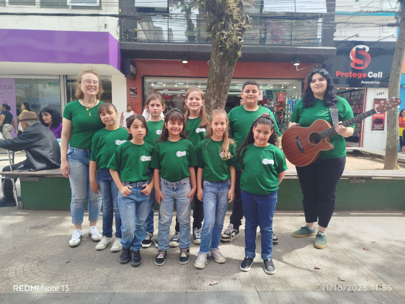 Coral Infantil Salmistinhas emociona o público no centro de Pelotas