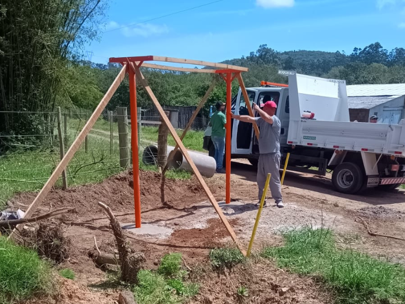 Demutran dá início a colocação de abrigos doados pela Prefeitura de Porto Alegre em Capão do Leão