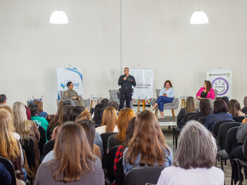 Secretaria de Políticas para as Mulheres realiza formação para servidoras em Pelotas