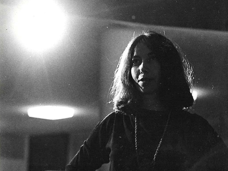 Livro que retrata a vida e trajetória da diretora teatral pelotense Maria Helena Lopes terá lançamento no Centro de Artes da UFPel em Pelotas