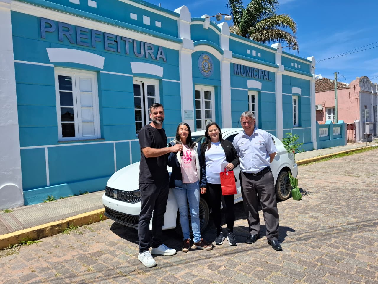 Prefeitura de Pedras Altas recebe novo veículo para reforçar os serviços de saúde