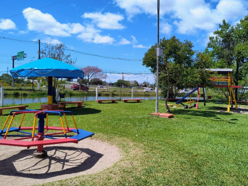 Pelotas: brinquedos da praça aberta da rodoviária são reformados