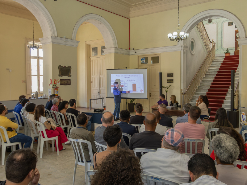 Prefeito de Pelotas apresenta Lei Orçamentária Anual em audiência pública