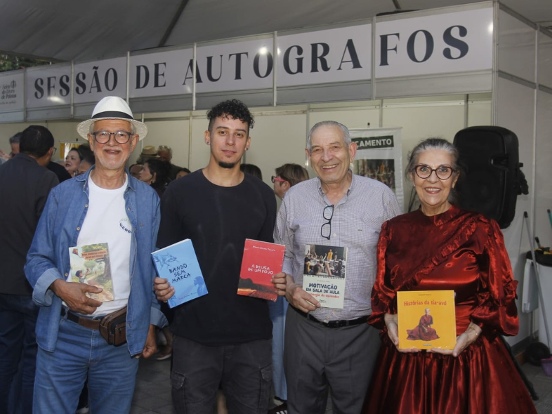 Autores celebram suas obras em sessão de autógrafos na 51ª Feira do Livro de Pelotas