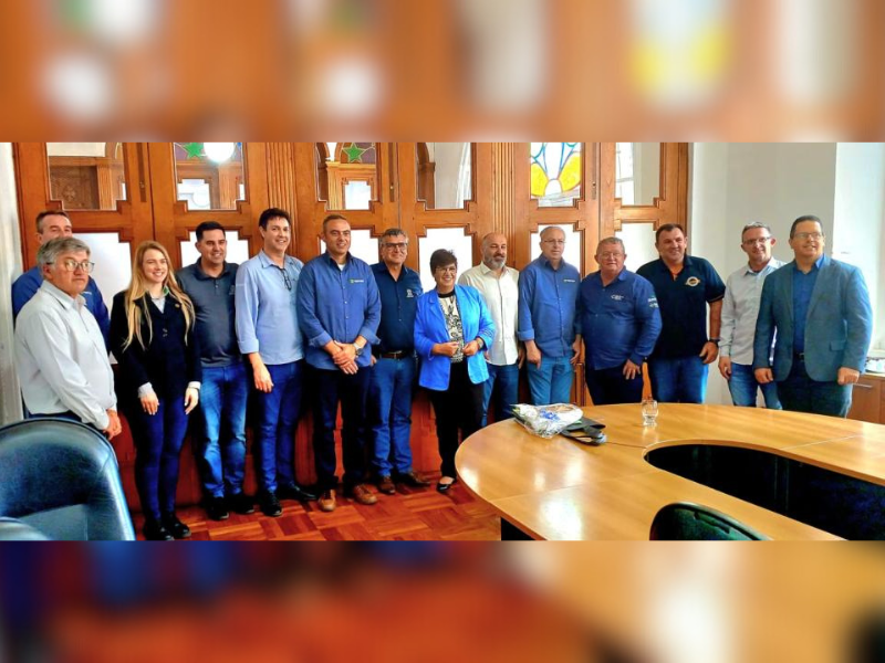 Prefeitura de Rio Grande recebe dirigentes da Cootracam e da Rede Transporte para tratar de uma área para caminhões