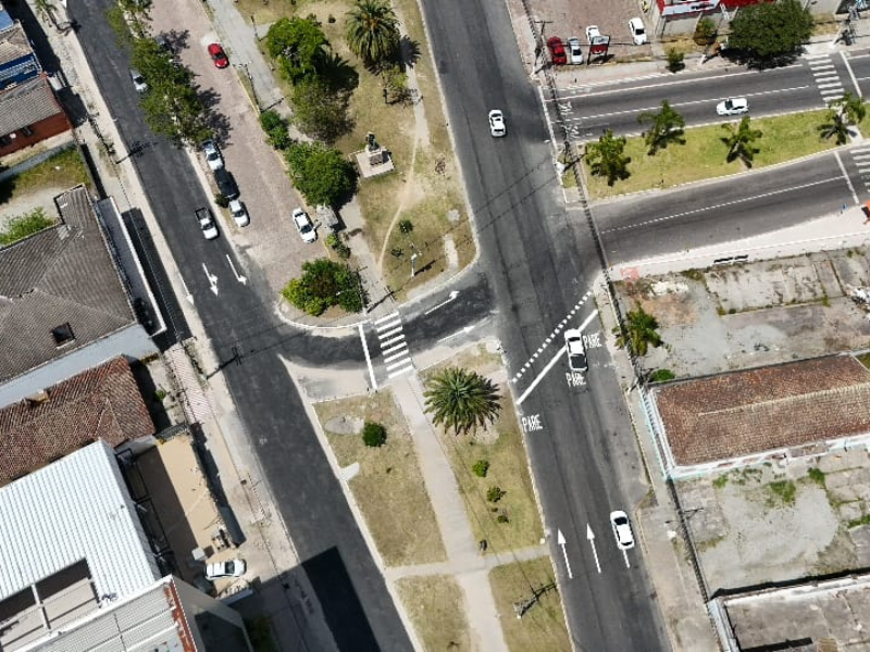 Pelotas: Sinalização horizontal da avenida Fernando Osório segue em andamento