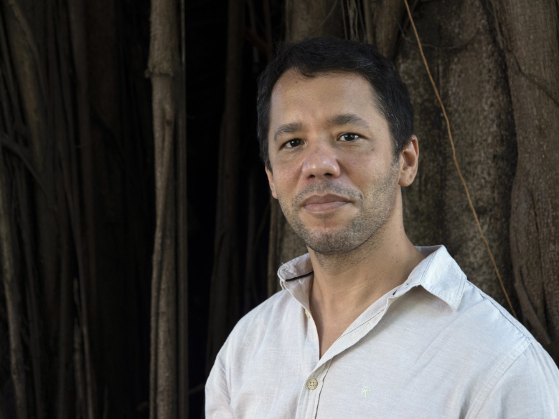 Itamar Vieira Júnior participa do Encontro com o Escritor na 51ª Feira do Livro de Pelotas