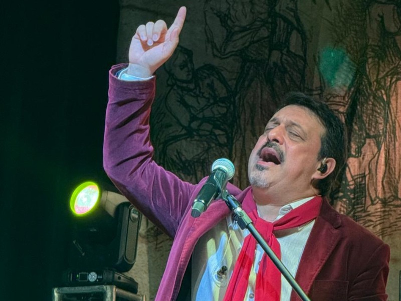 Cristiano Quevedo celebra 30 anos de carreira em show na Feira Binacional do Livro de Jaguarão