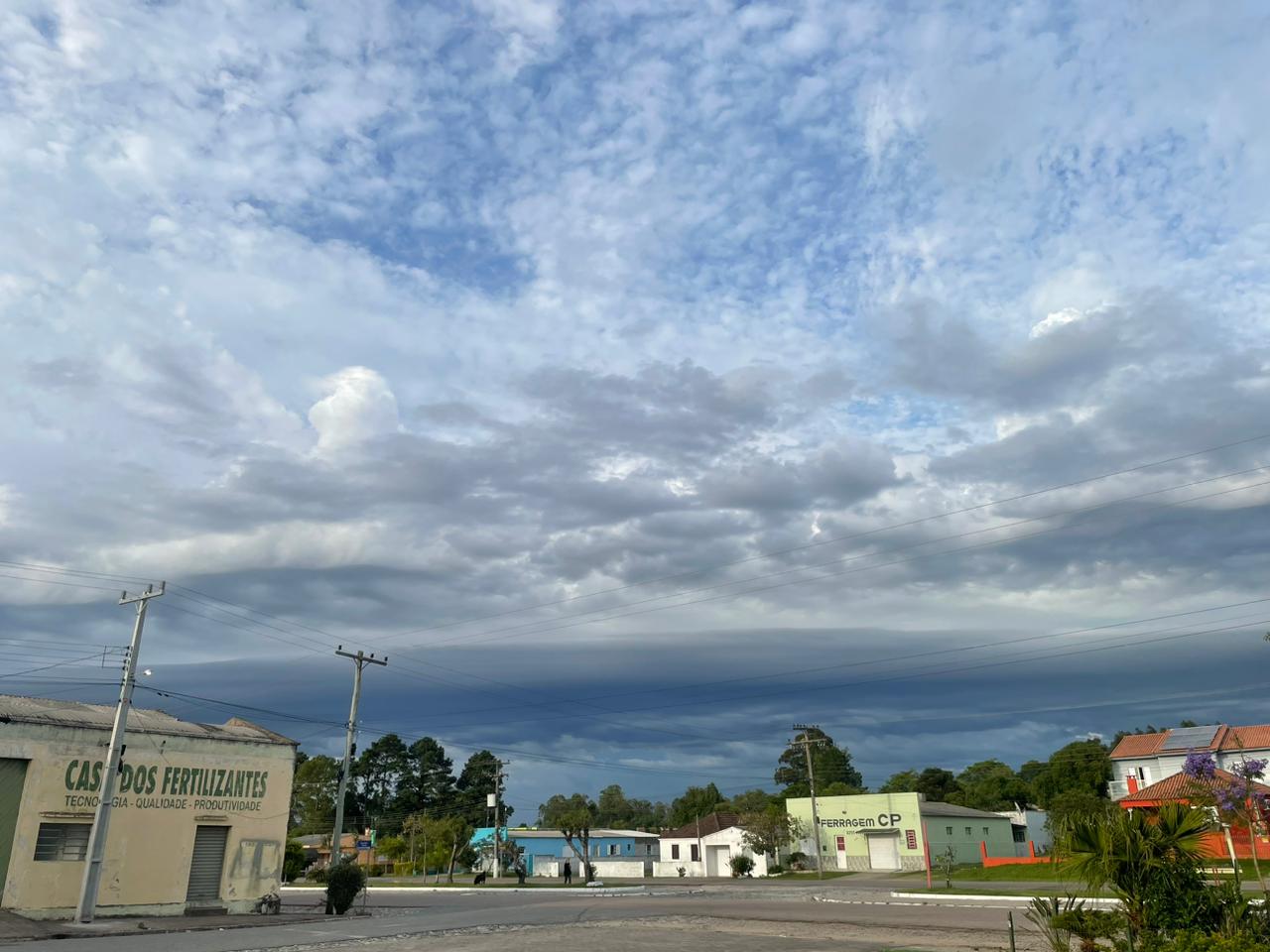 Zona Sul deve ter fim de semana de tempo estável com calor e sol entre nuvens
