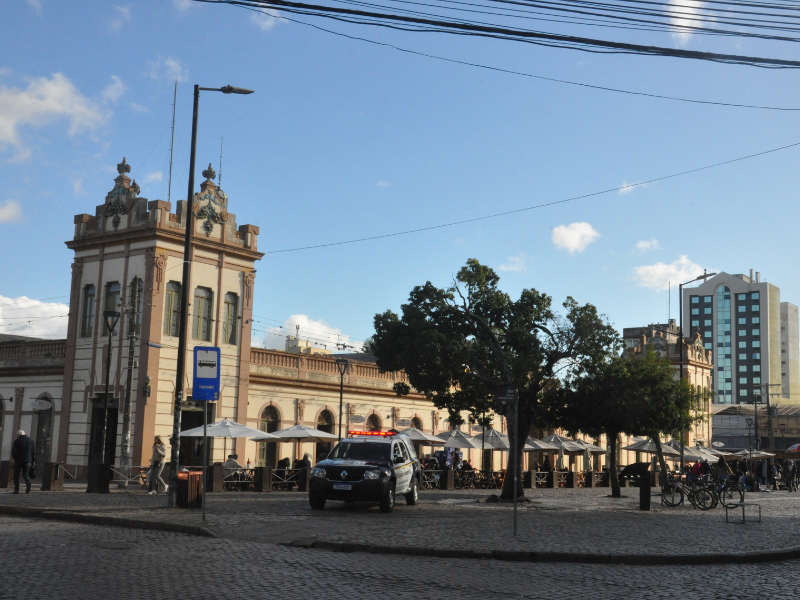 Largo do Mercado recebe Sexta Black e Mercado das Pulgas neste fim de semana