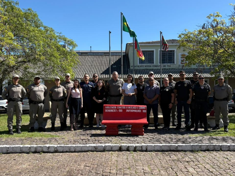Brigada Militar de Pelotas inaugura Banco Vermelho no 4º BPM como símbolo de combate ao feminicídio