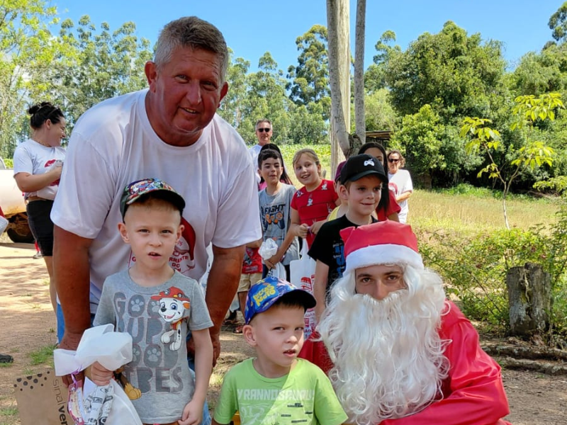 5ª edição da campanha “Natal do Bem” leva alegria e presentes para crianças em São Lourenço do Sul