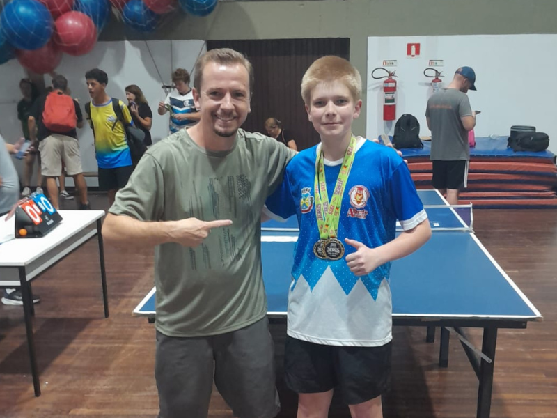 Aluno da Escola Alberto Cunha se classifica para a final estadual do JERGS no tênis de mesa
