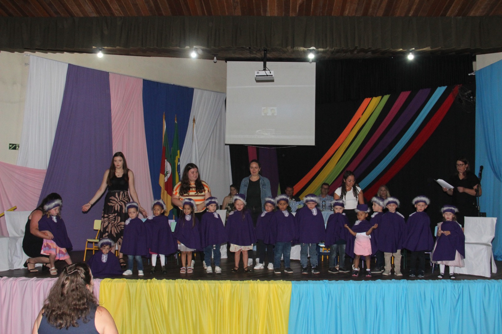 Escola Darci Marques Adam realiza formatura de alunos do Maternal II em Morro Redondo