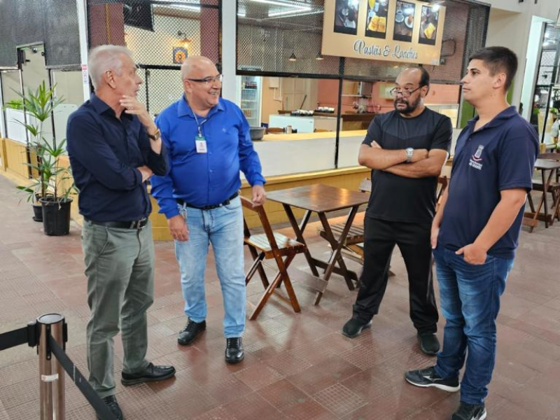 Rio Grande: Prefeito em exercício e secretário da Agricultura fiscalizam obras no Mercado Público