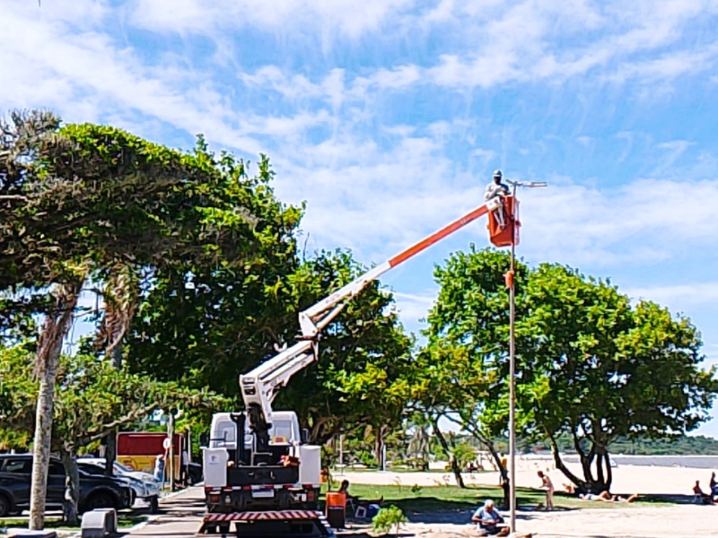 Prefeitura de Pelotas consertou mais de 100 pontos de luz na orla da praia em 2025