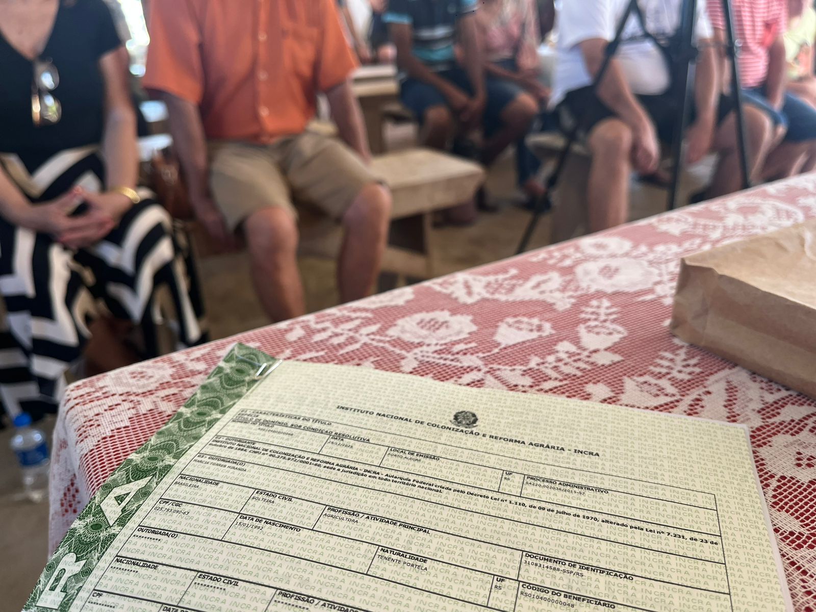 Após 20 anos, moradores recebem títulos definitivos de posse de assentamento