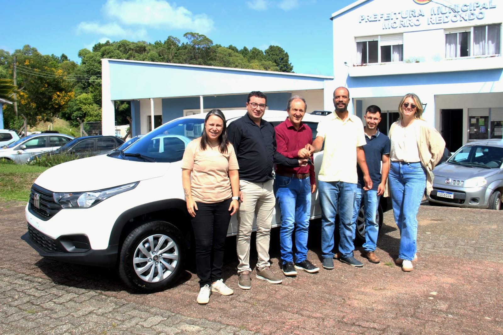 Secretaria de Desenvolvimento Rural e Turismo de Morro Redondo recebe veículo por meio de emenda parlamentar
