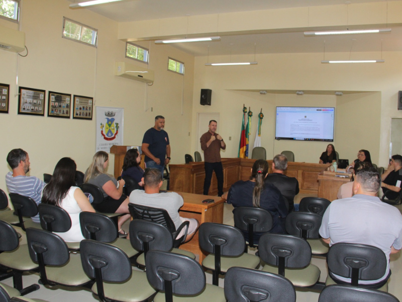 Reunião apresenta plano de contingência para atendimento de emergências nas rodovias da região em Morro Redondo