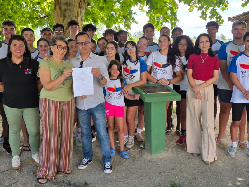 Vereador pelotense entrega Lei do Dia Municipal do Remo