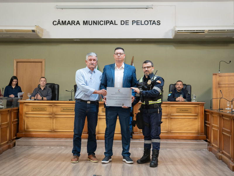 Legislativo homenageia agentes de trânsito pelos 24 anos de atuação em Pelotas