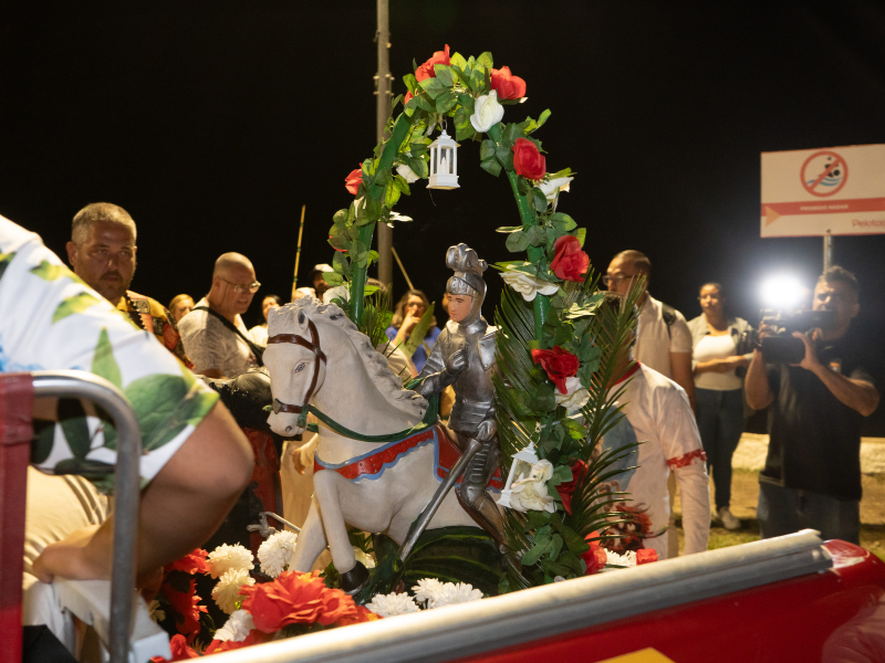 Procissão de Ogum Guerreiro/São Jorge mobiliza fiéis e líderes religiosos em Pelotas
