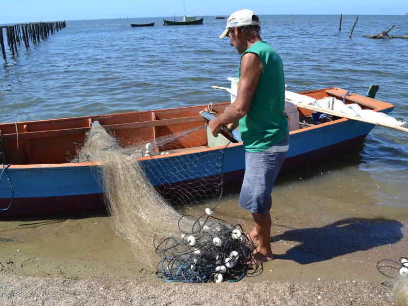 Pescadores artesanais começam a receber seguro-defeso retroativo