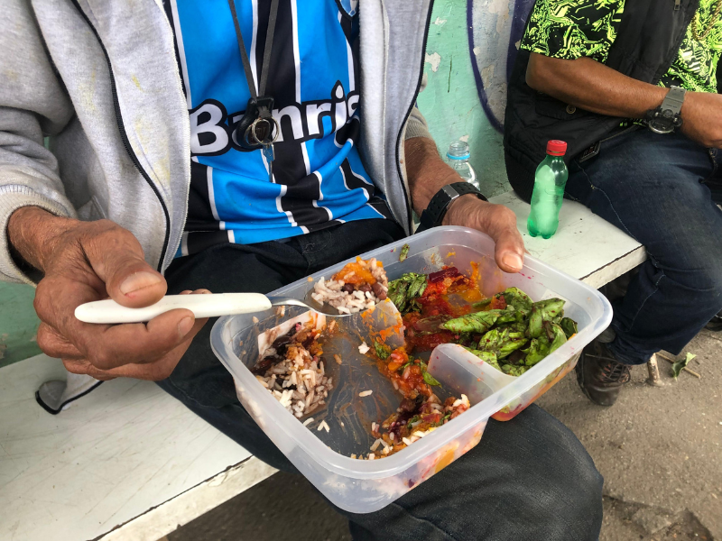 Cozinhas solidárias e hortas urbanas combatem insegurança alimentar em Pelotas