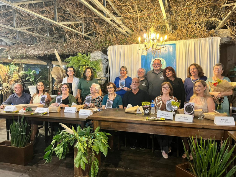 Lançamento do livro “Dois expressos, por favor” reúne autores e público em São Lourenço do Sul