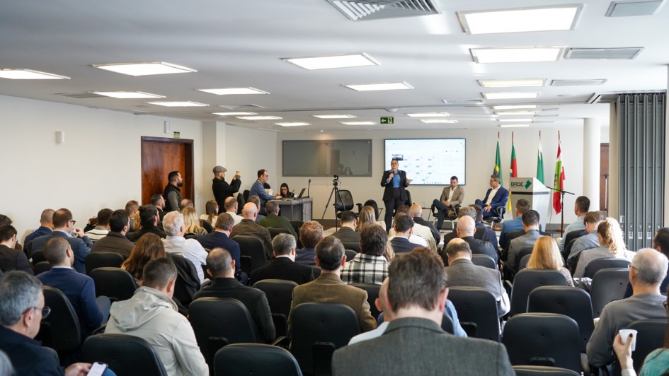 Estado inicia diagnóstico sobre transição energética e anuncia estudo do sistema elétrico gaúcho